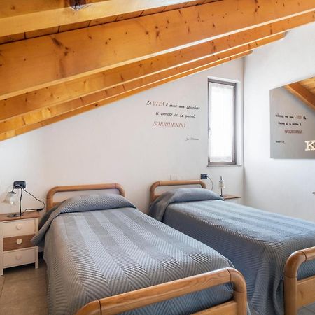 Le Rose Apartment Venegono Superiore Luaran gambar