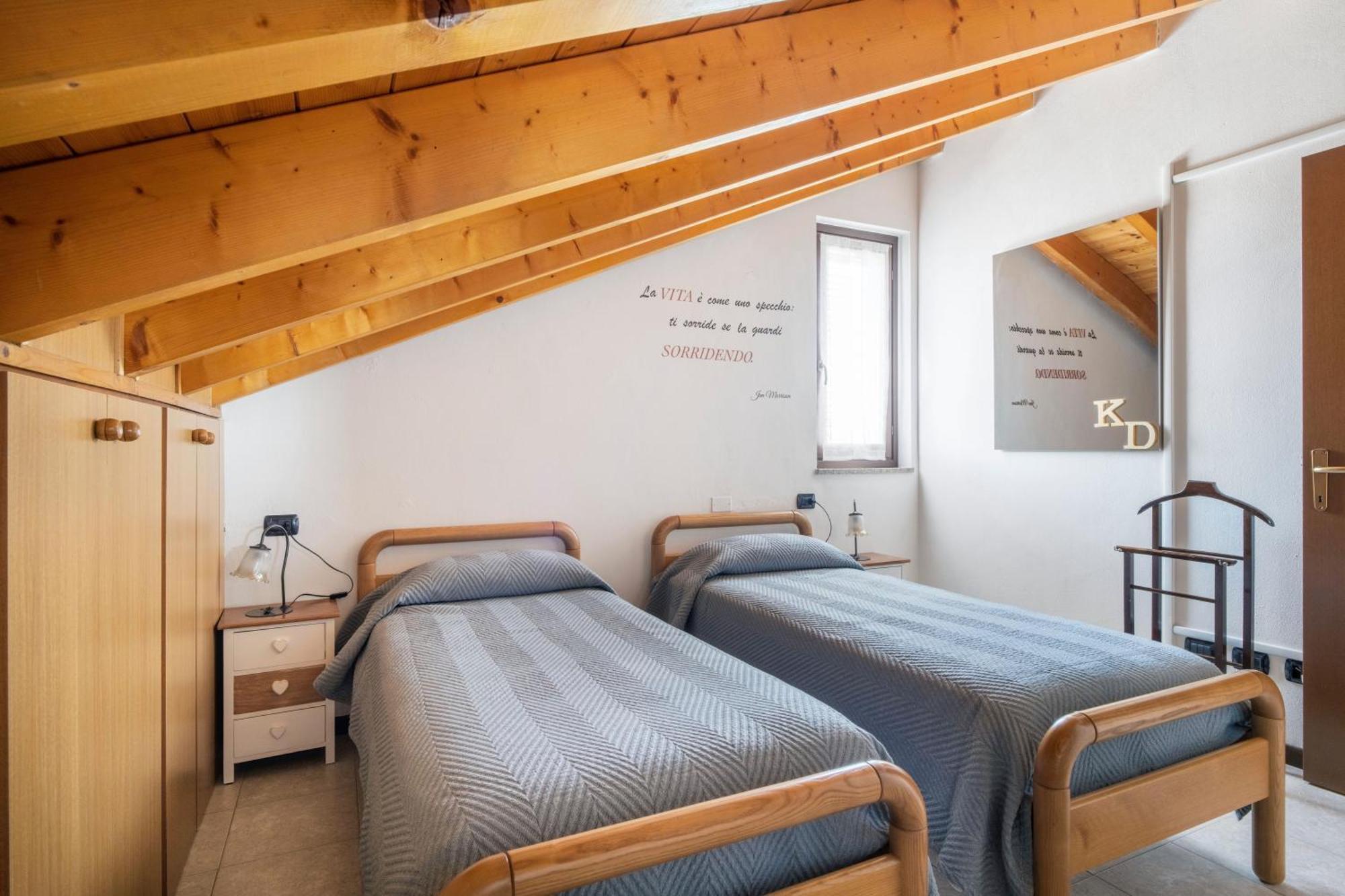 Le Rose Apartment Venegono Superiore Luaran gambar