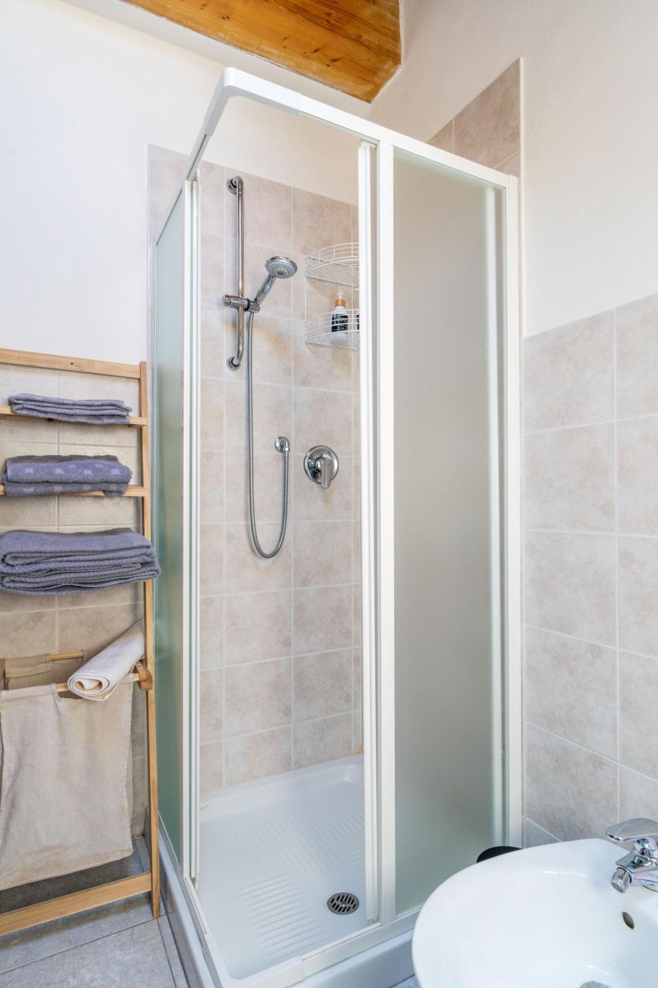 Le Rose Apartment Venegono Superiore Luaran gambar