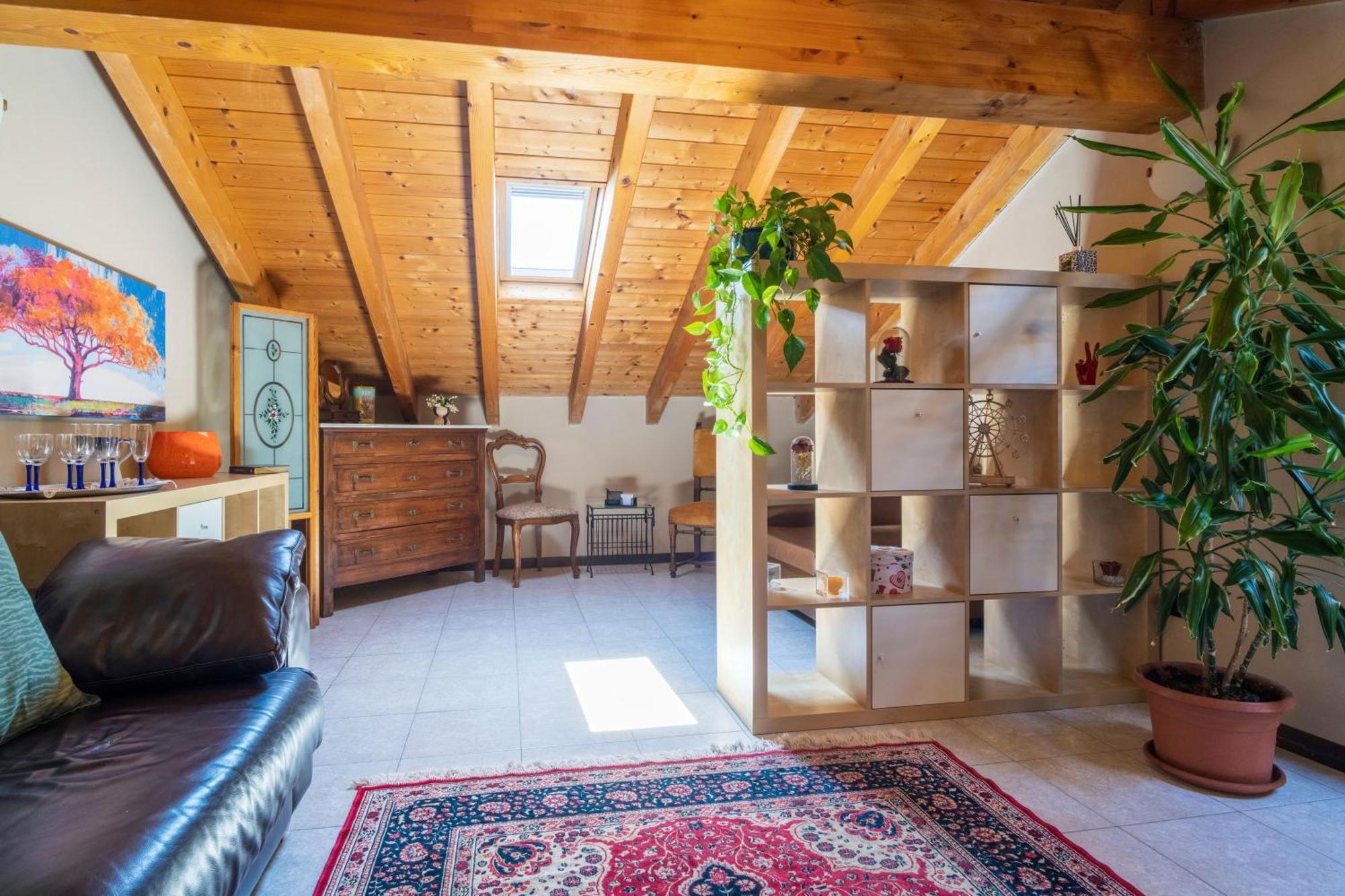 Le Rose Apartment Venegono Superiore Luaran gambar